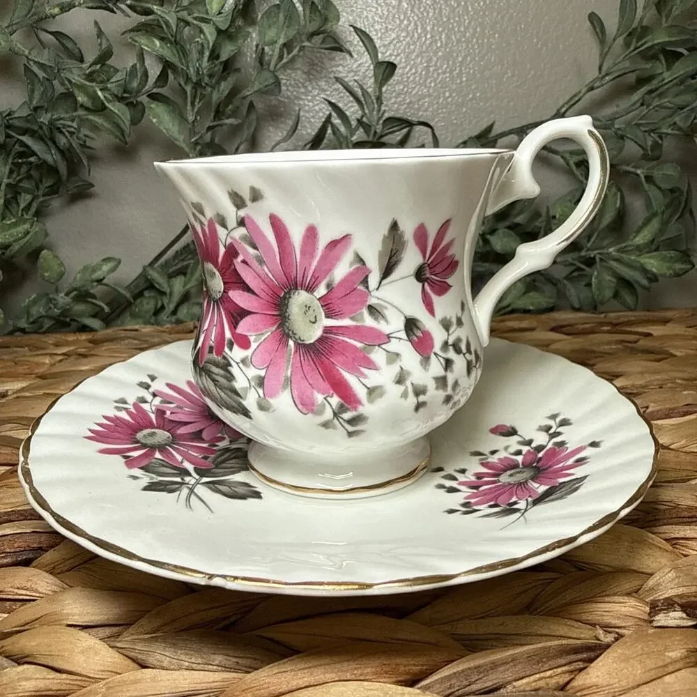 ROYAL Dover Tea Cup & Saucer Floral Pink Daisy Bone China Gold Trim England Vtg
